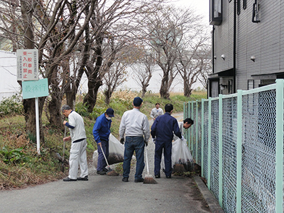 社員による一斉掃除